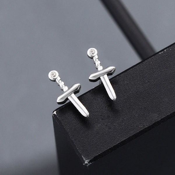 Férfi fülbevaló díszkővel