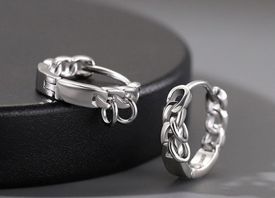 Ανδρικό σκουλαρίκι σε ασημί χρώμα