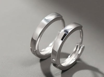 Ανδρικό σκουλαρίκι σε ασημί χρώμα