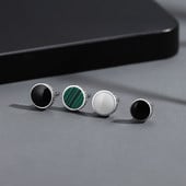 Muška naušnica okruglog oblika sa srebrnim detaljem