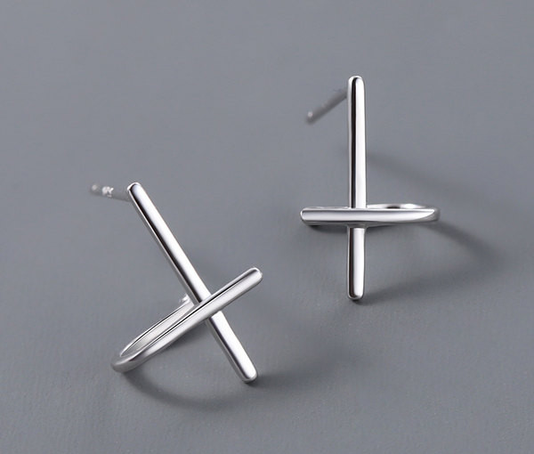 Ανδρικό σκουλαρίκι σε ασημί χρώμα