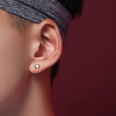 Ανδρικό μονό σκουλαρίκι σε ασημί χρώμα