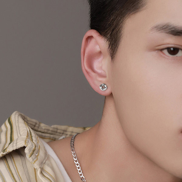 Ανδρικό μονό σκουλαρίκι σε ασημί χρώμα