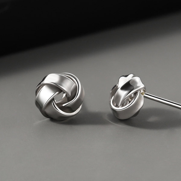 Ανδρικό μονό σκουλαρίκι σε ασημί χρώμα