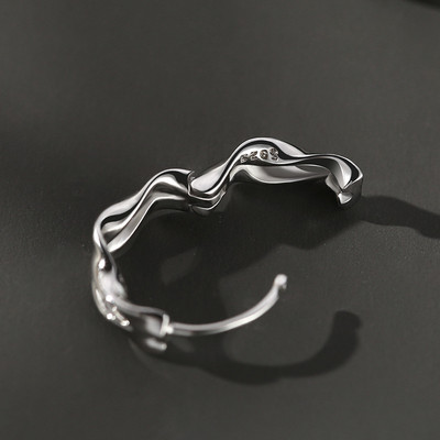 Ανδρικά κυματιστά σκουλαρίκια casual σχέδιο