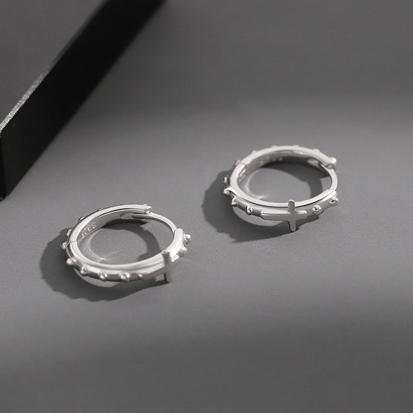 Vīriešu auskars ar krustiņu