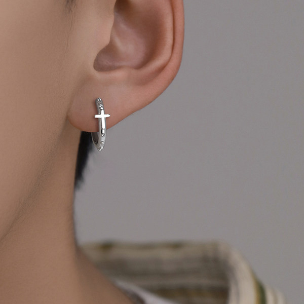 Vīriešu auskars ar krustiņu
