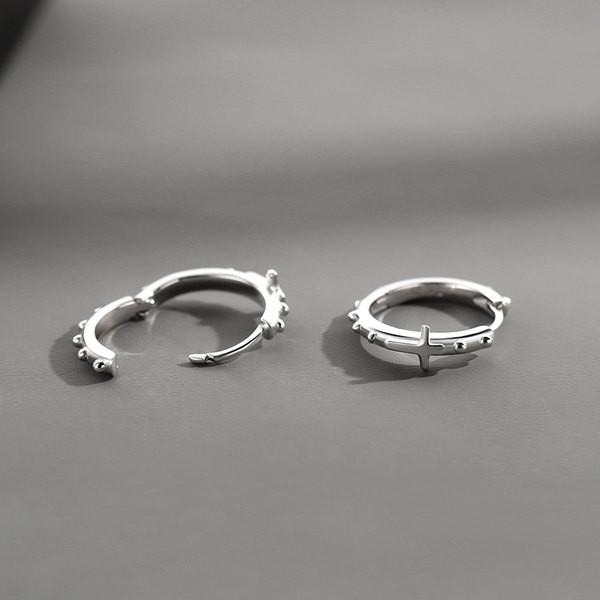 Vīriešu auskars ar krustiņu