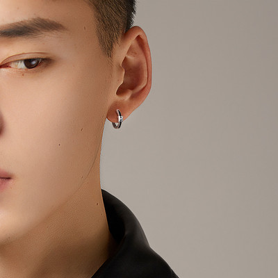 Férfi alkalmi betűs fülbevaló