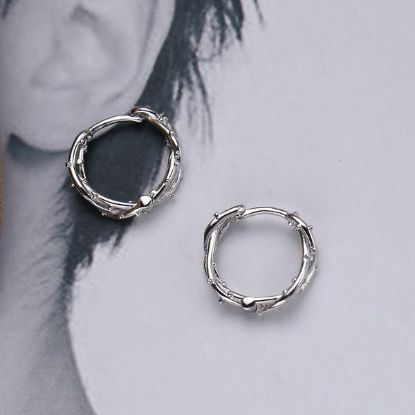 Kerek fülbevaló ezüst színben