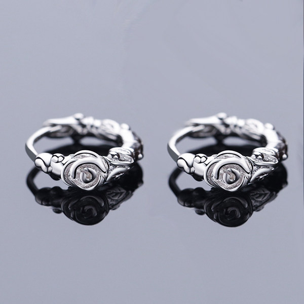 Kerek fülbevaló ezüst színben