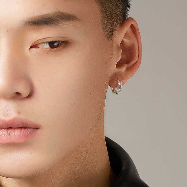 Kerek fülbevaló ezüst színben