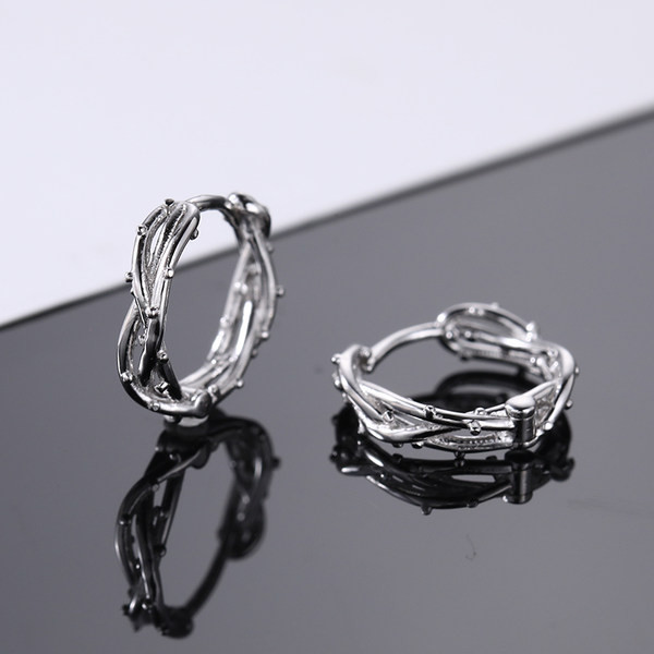 Kerek fülbevaló ezüst színben