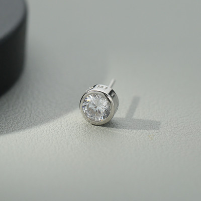 Vīriešu vienkārši akmens auskari