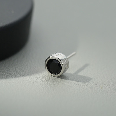 Vīriešu vienkārši akmens auskari