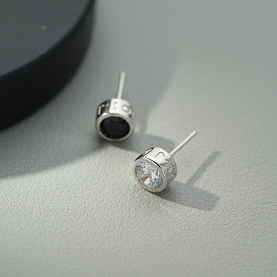 Vīriešu vienkārši akmens auskari