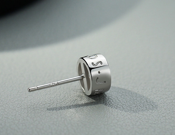 Vīriešu vienkārši akmens auskari