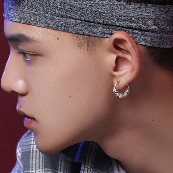 Vīriešu auskars ar apaļu formu