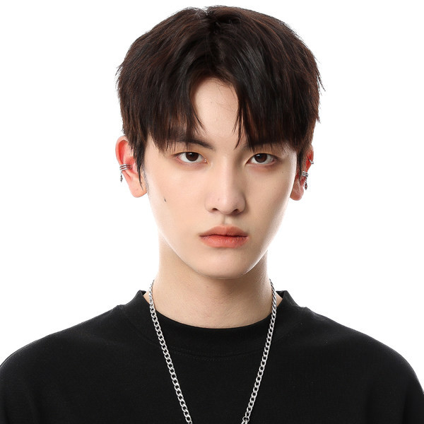 Μοντέρνα ανδρικά σκουλαρίκια με κρεμαστό σταυρό