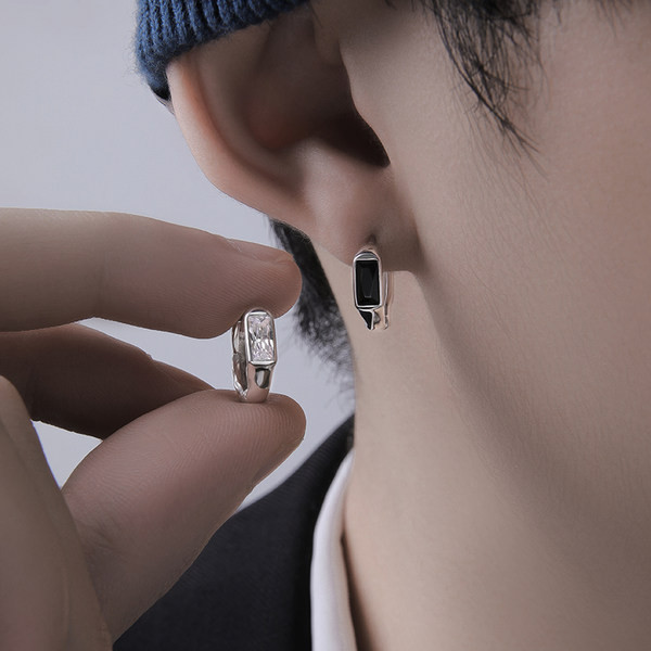 Novi model muških naušnica sa ukrasnim kamenčićima