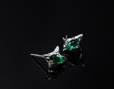 Ανδρικά σκουλαρίκια με πράσινη πέτρα