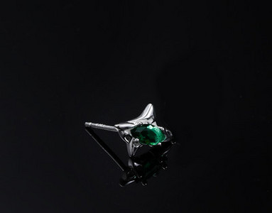 Ανδρικά σκουλαρίκια με πράσινη πέτρα