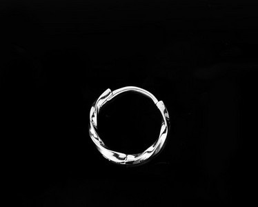 Ανδρικά κρίκοι σκουλαρίκια σε ασημί χρώμα