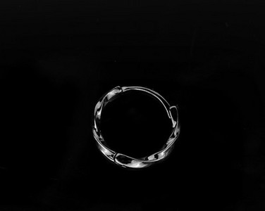 Ανδρικά κρίκοι σκουλαρίκια σε ασημί χρώμα