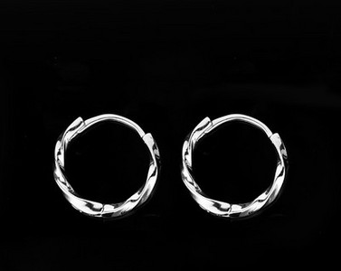 Ανδρικά κρίκοι σκουλαρίκια σε ασημί χρώμα