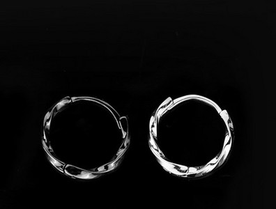 Ανδρικά κρίκοι σκουλαρίκια σε ασημί χρώμα