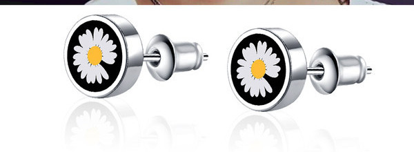 Vīriešu auskari ar ziedu motīvu