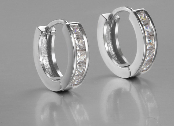 Naujo modelio vyriški auskarai su akmenukais