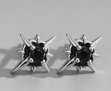 Férfi fülbevaló fekete és ezüst színben