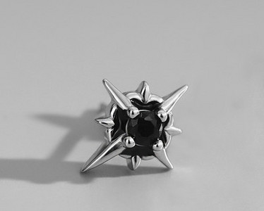 Férfi fülbevaló fekete és ezüst színben