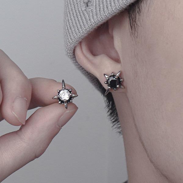 Férfi fülbevaló fekete és ezüst színben