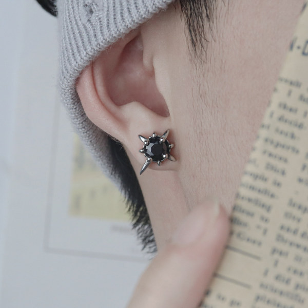 Férfi fülbevaló fekete és ezüst színben