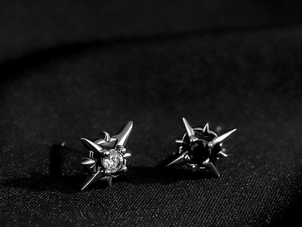 Vyriški auskarai su varžtu