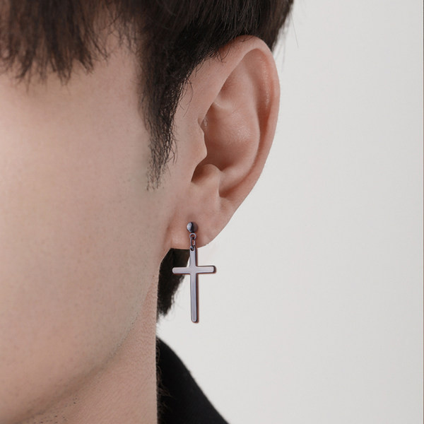 Modern, keresztben függő fülbevaló