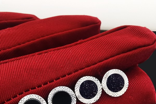 Apaļi vīriešu auskari melnā un sudraba krāsā