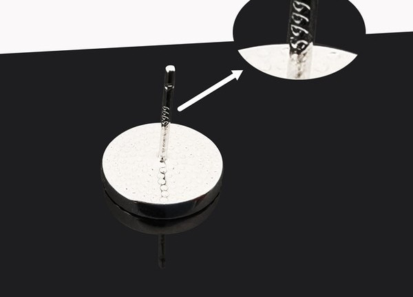 Apaļi vīriešu auskari melnā un sudraba krāsā