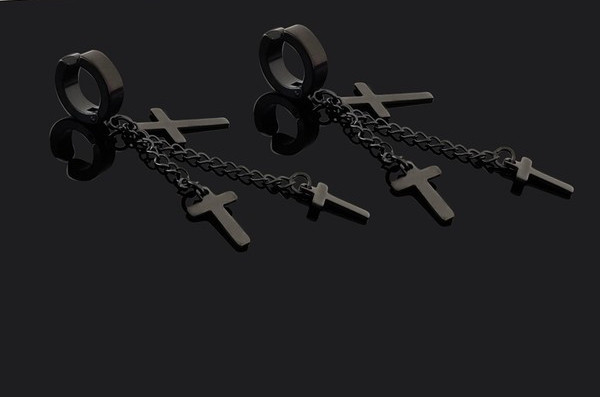 Ležerne muške naušnice s privjeskom u obliku križa