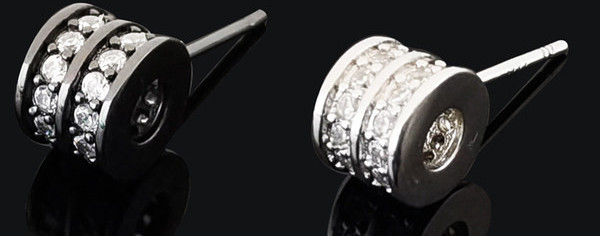 Μοντέρνα ανδρικά σκουλαρίκια δίχρωμα με διακοσμητικές πέτρες