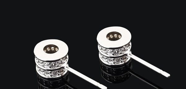 Μοντέρνα ανδρικά σκουλαρίκια δίχρωμα με διακοσμητικές πέτρες