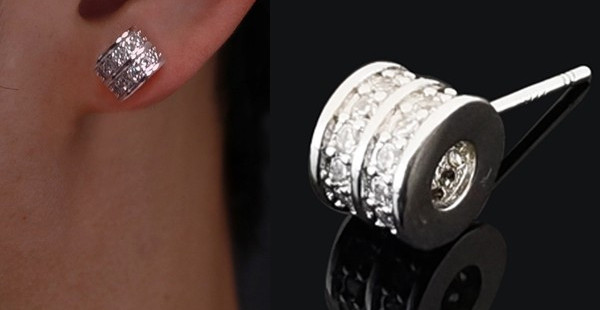 Μοντέρνα ανδρικά σκουλαρίκια δίχρωμα με διακοσμητικές πέτρες