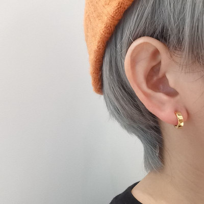 Vīriešu auskaru gredzeni zelta krāsā