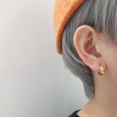 Vīriešu auskaru gredzeni zelta krāsā