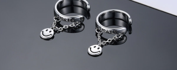 Ανδρικά σκουλαρίκια με μενταγιόν χαμόγελο