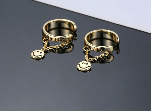 Ανδρικά σκουλαρίκια με μενταγιόν χαμόγελο