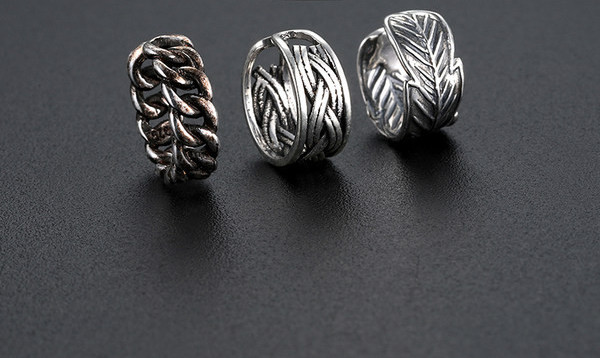 Meeste kõrvarõngad sõrmused mitme mudeli hõbedast värvi