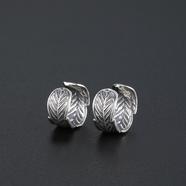 Meeste kõrvarõngad sõrmused mitme mudeli hõbedast värvi